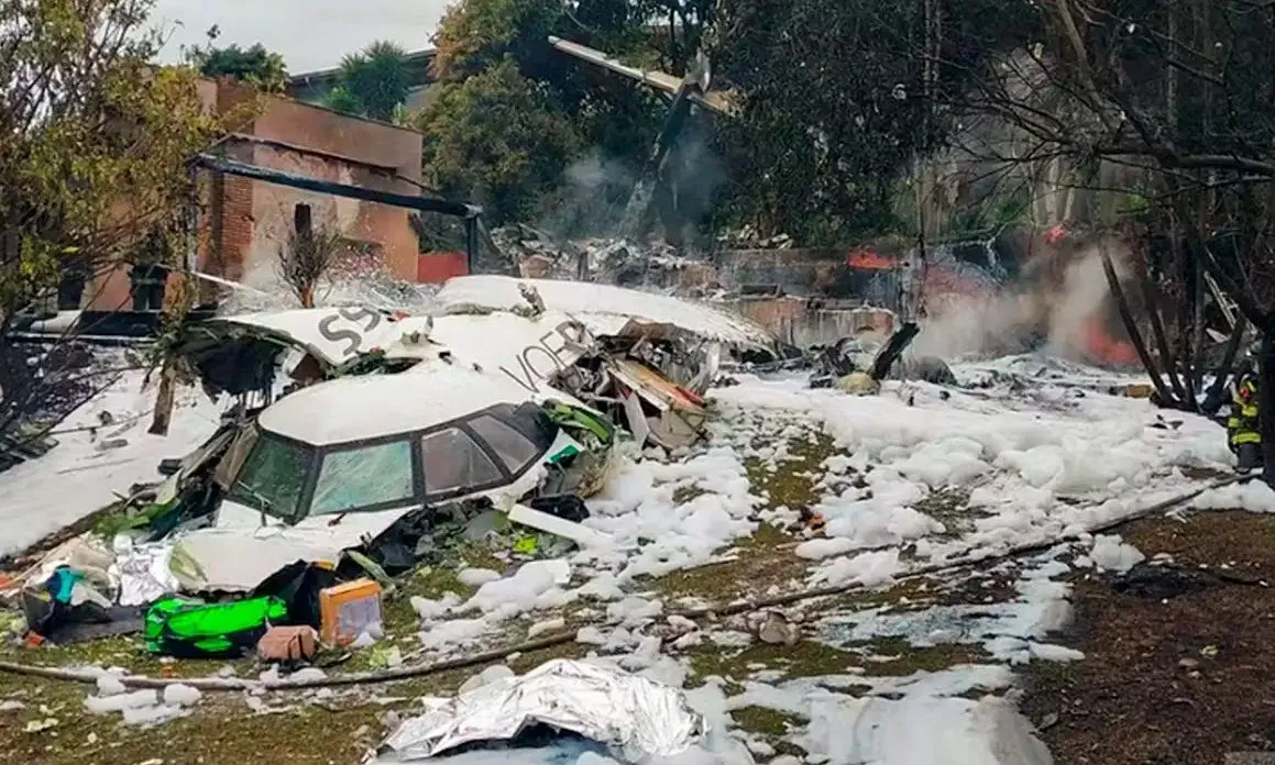 A aeronave decolou para Guarulhos, depois para Cascavel (PR) e, ao retornar a São Paulo, caiu em Vinhedo. As 62 pessoas a bordo morreram | Foto: Divulgação/Secretaria de Segurança de São Paulo