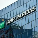 Fachada do banco BNP Paribas, a principal instituição financeira da França | Foto: Reprodução/Redes sociais