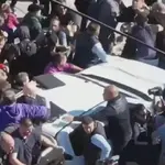 Caravana de Milei é apedrejada na Argentina | Foto: X/Reprodução