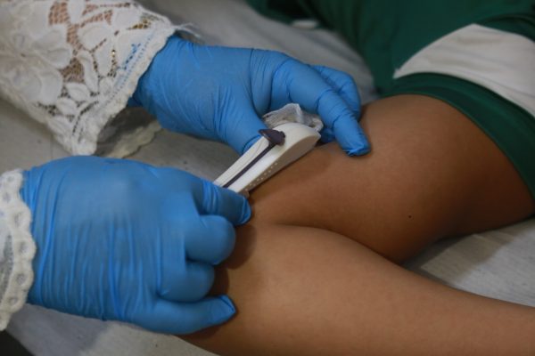 Implante de anticoncepcional para crianças em Fortaleza | Foto: Kiko Silva/Divulgação/Prefeitura do Ceará