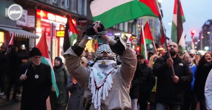 Manifestação pro-Palestina em Copenhague, na Dinamarca | Foto: Danish Times
