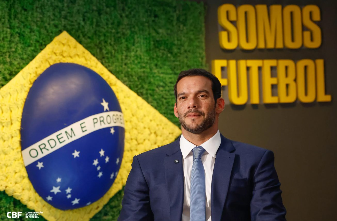 camisa vermelha cbf futebol seleção brasileira
