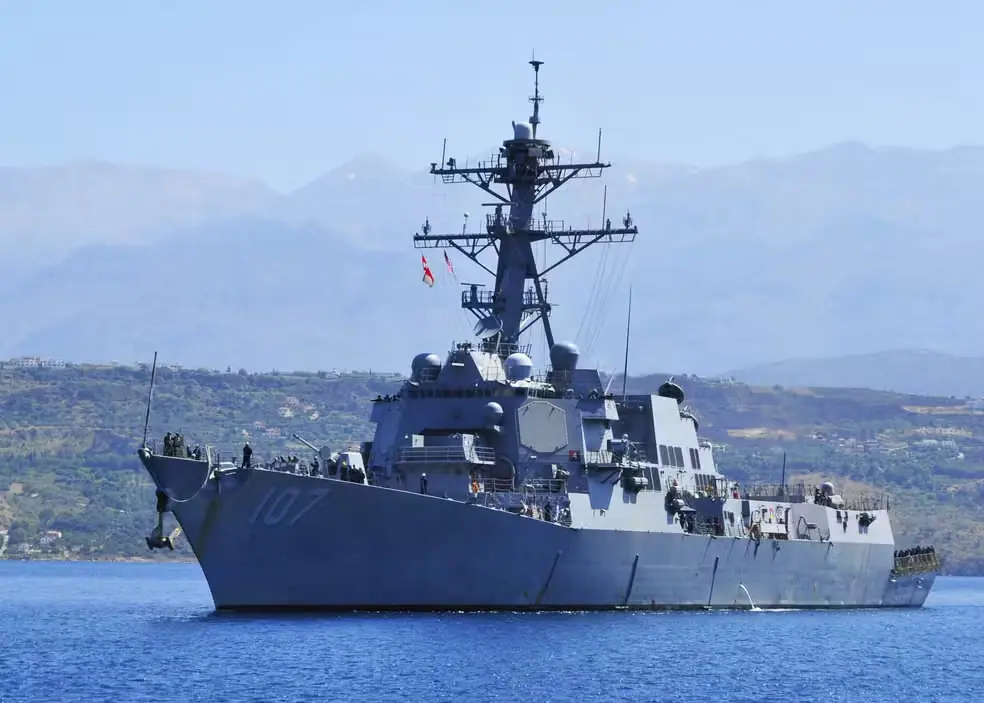 O destróier USS Gravely, em 2013 | Foto: D. L. 'Paul' Farley/Marinha dos Estados Unidos