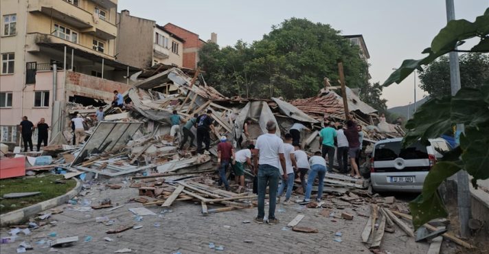 Terremoto de magnitude 6,1 atinge Turquia | Foto: Murat Seyman/Anadolu Agency