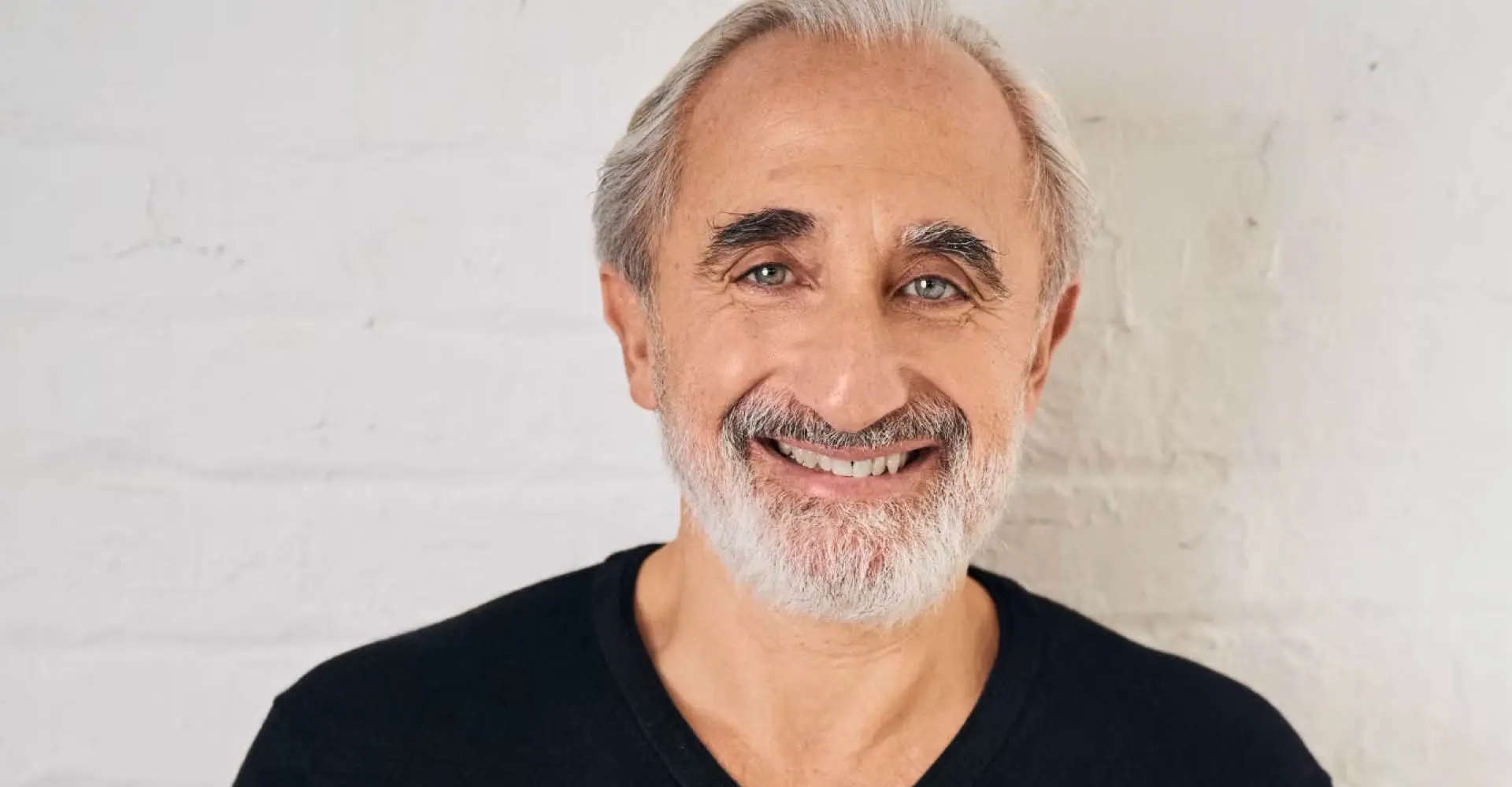 Psicólogo Gad Saad, de 60 anos, é um crítico rigoroso do politicamente correto e das políticas identitárias que contagiaram o mundo ocidental nas últimas décadas | Foto: Reprodução/Redes Sociais