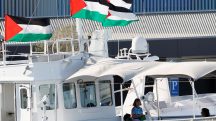Greta Thunberg a bordo do navio "Family Madeira" | Foto: REUTERS/Eva Manez