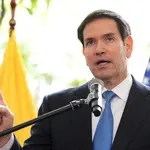 O secretário de Estado dos EUA, Marco Rubio, discursa durante uma entrevista coletiva com a ministra das Relações Exteriores do Equador, Gabriela Sommerfeld, no Palácio de Carondelet, em Quito, Equador - 4/10/2025 | Foto: Jacquelyn Martin/Reuters