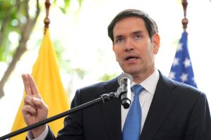 O secretário de Estado dos EUA, Marco Rubio, discursa durante uma entrevista coletiva com a ministra das Relações Exteriores do Equador, Gabriela Sommerfeld, no Palácio de Carondelet, em Quito, Equador - 4/10/2025 | Foto: Jacquelyn Martin/Reuters