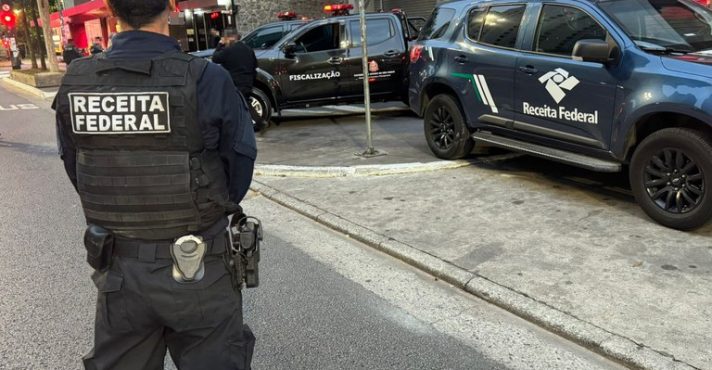 Agentes da Receita Federal deflagram a Operação Spare, contra alvos ligados ao PCC