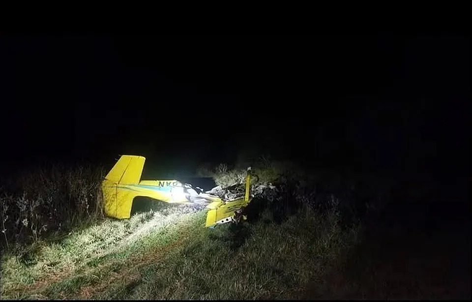 Avião de pequeno porte que caiu na noite desta terça-feira, 23, na região do Pantanal sul-mato-grossense: 4 mortes | Foto: Reprodução/Twitter/X