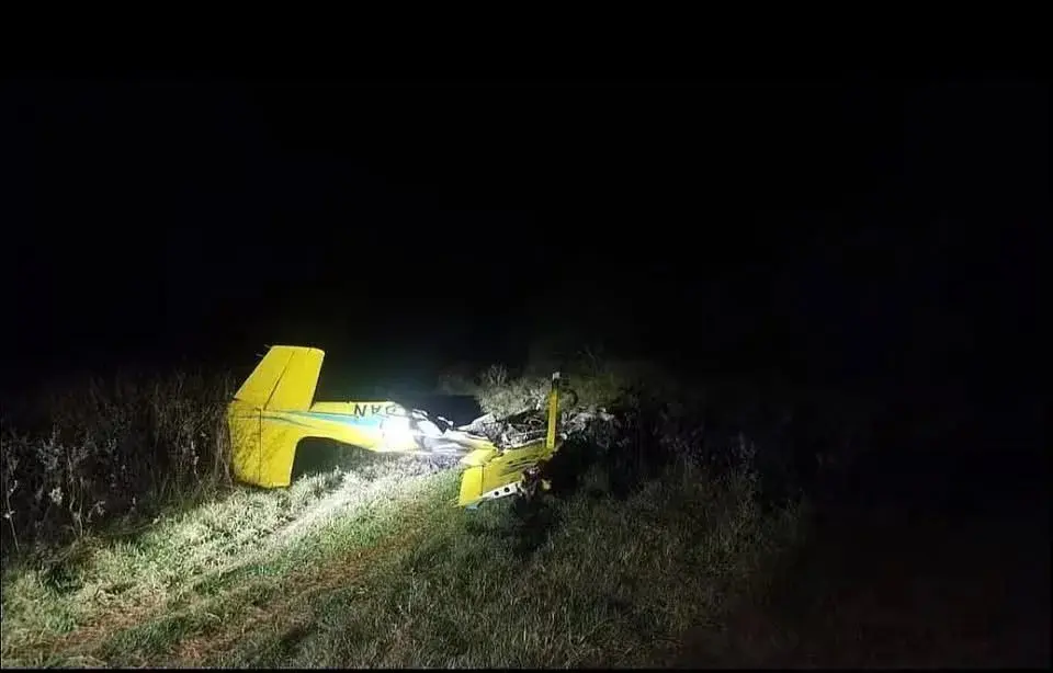 Avião de pequeno porte que caiu na noite desta terça-feira, 23, na região do Pantanal sul-mato-grossense: 4 mortes | Foto: Reprodução/Twitter/X