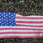 Brasileiros exibiram a bandeira norte-americana na Avenida Paulista | Foto: Reprodução/X/Antonio Costa
