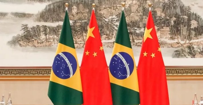 Bandeiras do Brasil e da China