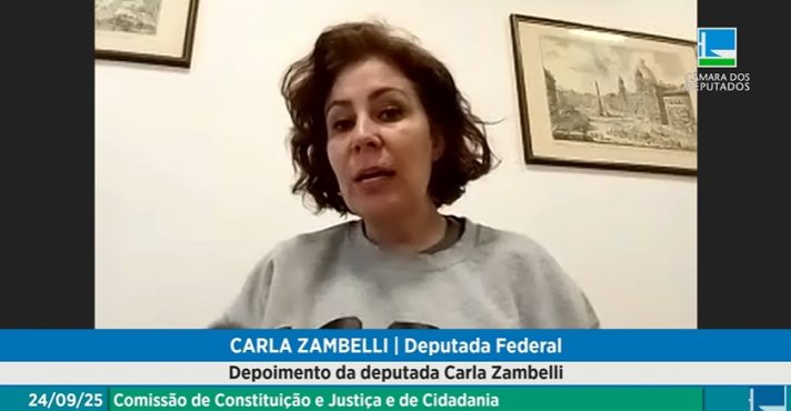 Deputada federal Carla Zambelli depõe à Câmara dos Deputados de maneira on-line