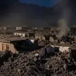 Destruição causada por terremoto de magnitude 6 no Afeganistão