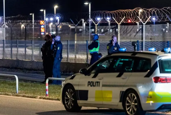 Policiais acompanham investigações sobre a presença de drones no espaço aéreo dinamarquês | Foto: Reprodução/Twitter/X