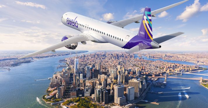 Avião da Avelo em sobrevoo à ilha de Manhatan, em Nova York: primeira companhia dos EUA a operar um E195-E2 | Foto: Divulgação/Avelo Airlines