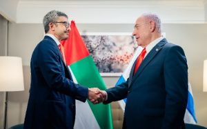 Benjamin Netanyahu e ministro Sheikh Abdullah bin Zayed Emirados