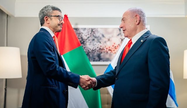 Benjamin Netanyahu e ministro Sheikh Abdullah bin Zayed Emirados