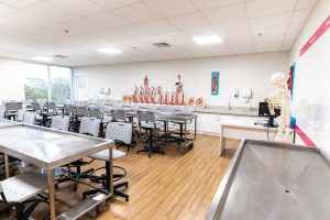 Laboratório de Orgânica da Unigranrio, unidade da Barra da Tijuca: a número um no ranking das faculdades privadas de Medicina mais caras no Brasil | Foto: Divulgação/Unigranrio