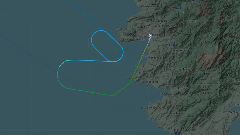 Rota do voo XK777 da Air Corsica, que precisou circular sobre o aeroporto de Ajaccio antes de pousar | Imagem: FlightRadar24/Reprodução