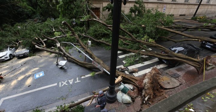 São Paulo enfrenta apagão em 172 mil imóveis depois de tempestades e chuva intensa