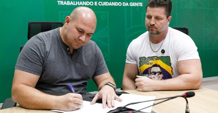 Projeto é de autoria do vereador Rafael Ranalli (à direita) e foi snacionado pelo prefeito Abilio Brunini