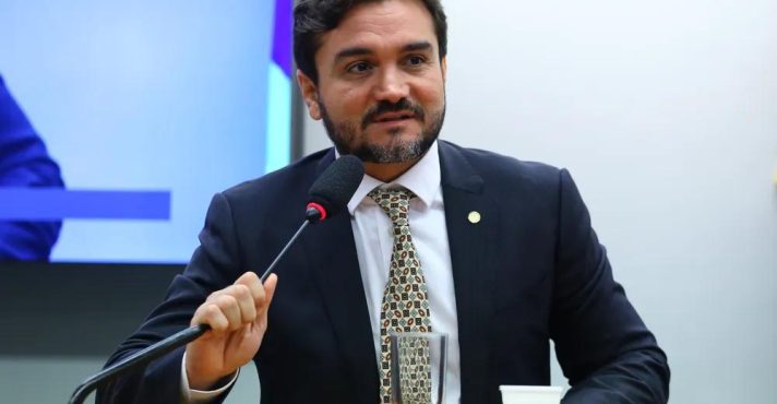 Celso Sabino recebeu ordem direta do presidente do União Brasil para entregar o cargo | Foto: Vinicius Loures/Câmara dos Deputados