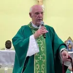 O padre Júlio Lancelloti, em missa em Fortaleza