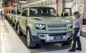 Linha de produção da Jaguar Land Rover: crise preocupa governo pelo risco de desemprego e quebra de fornecedores | Foto: Divulgação/Jaguar Land Rover