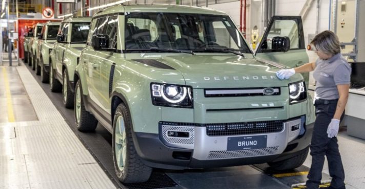 Linha de produção da Jaguar Land Rover: crise preocupa governo pelo risco de desemprego e quebra de fornecedores | Foto: Divulgação/Jaguar Land Rover