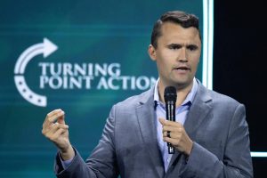 A oratória de Kirk: comparação desmontou argumento de jovem a favor do aborto | Foto: Divulgação/Turning Point