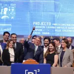 Tarcísio bate o martelo: segundo o governo, obra vai beneficiar cerca de 2 milhões de habitantes da Baixada Santista Foto: Pablo Jacob/Governo do Estado de SP