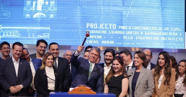Tarcísio bate o martelo: segundo o governo, obra vai beneficiar cerca de 2 milhões de habitantes da Baixada Santista Foto: Pablo Jacob/Governo do Estado de SP