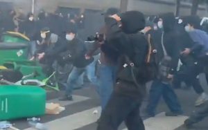 Milhares de manifestantes tomaram as ruas desde a madrugada desta quarta-feira, 10, em protesto contra o governo de Macron | Foto: Reprodução/Redes sociais