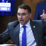 Flávio Bolsonaro (PL-RJ) quer continuar denunciando o ministro Alexandre de Moraes | Foto: Lula Marques/Agência Brasil
