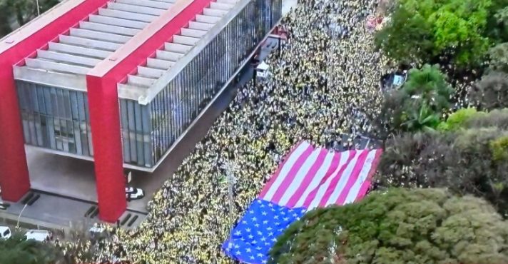 PT e PSB afirmam que mostrar a bandeira dos EUA na Avenida Paulista não é um gesto inocente | Foto: Reprodução/CNN Brasil