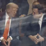 'Pelo Charlie', escreveu Musk, em foto ao lado de Trump