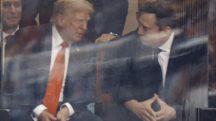 'Pelo Charlie', escreveu Musk, em foto ao lado de Trump
