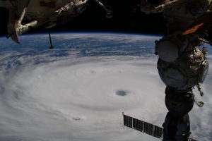 Da órbita terrestre, cientistas observam com espanto a magnitude do Ragasa, cujo nome representa 'movimento veloz' na língua filipina | Foto: Reprodução/Twitter/X