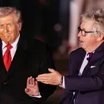Presidente do EUA, Trump é recebido pelo visconde Henry Hood, representante do Rei Charles: visita ao Reino Unido em meio a tensões com episódios de violência política | Foto: REUTERS/Chris Radburn