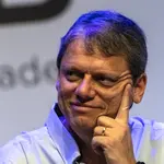 O governador de São Paulo, Tarcísio de Freitas, durante um evento no Teatro Municipal Waldir Silveira Mello, em Marília, São Paulo - 22/8/2025 | Foto: Alf Ribeiro/FotoArena/Estadão Conteúdo