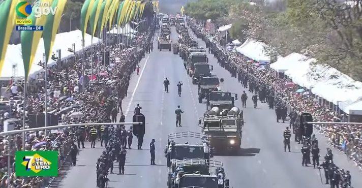 Transmissão do governo mostra arquibancadas ocupadas no 7-9, em Brasília - 11h16 (evento começou