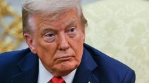 O presidente dos EUA, Donald Trump, participa de uma reunião com o presidente sul-coreano, Lee Jae Myung, no Salão Oval, na Casa Branca, em Washington, D.C. - 25/8/2025 | Foto: Brian Snyder/Reuters