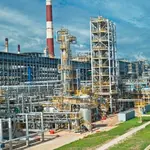 Refinaria de Kirishi, perto de São Petersburgo, alvo dos drones ucranianos: unidade respondia por 11% da gasolina e 6% de todo o diesel russo | Foto: Reprodução/Twitter/X