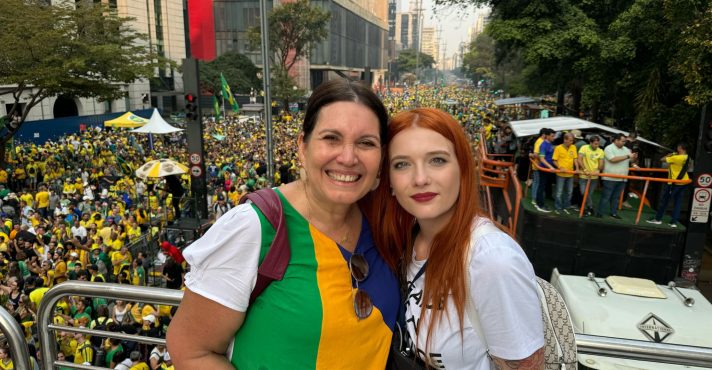 Vicky Richter, jornalista alemã, junto da deputada federal Bia Kicis (PF-DF) | Foto: Arquivo Pessoal