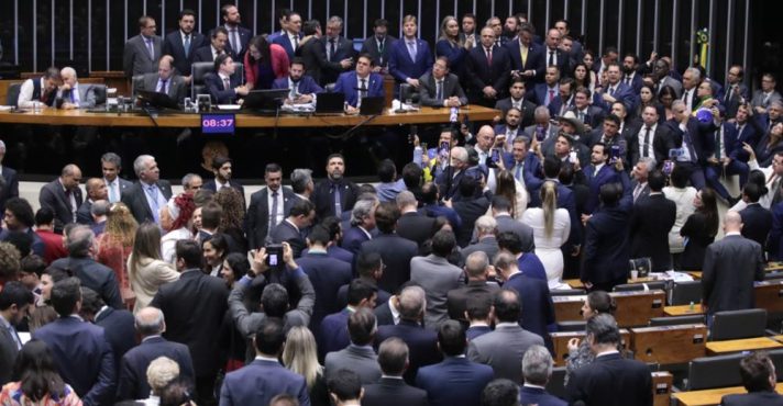 Votação urgência - anistia