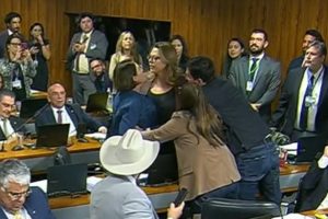 Discussão entre Coronel Fernanda (PL-MT) e Leila Barros (PDT-DF) | Foto: Reprodução/TV Senado