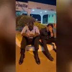 Congressistas oram em frente à casa de Bolsonaro | Foto: Redes sociais/Reprodução