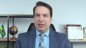 Advogado Davi Aragão concede entrevista ao vivo | Foto: Revista Oeste
